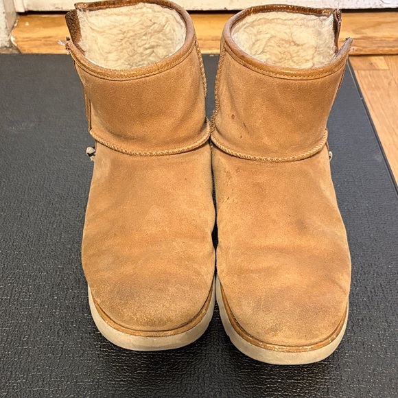 Ugg Boots - Picture 1 of 6
